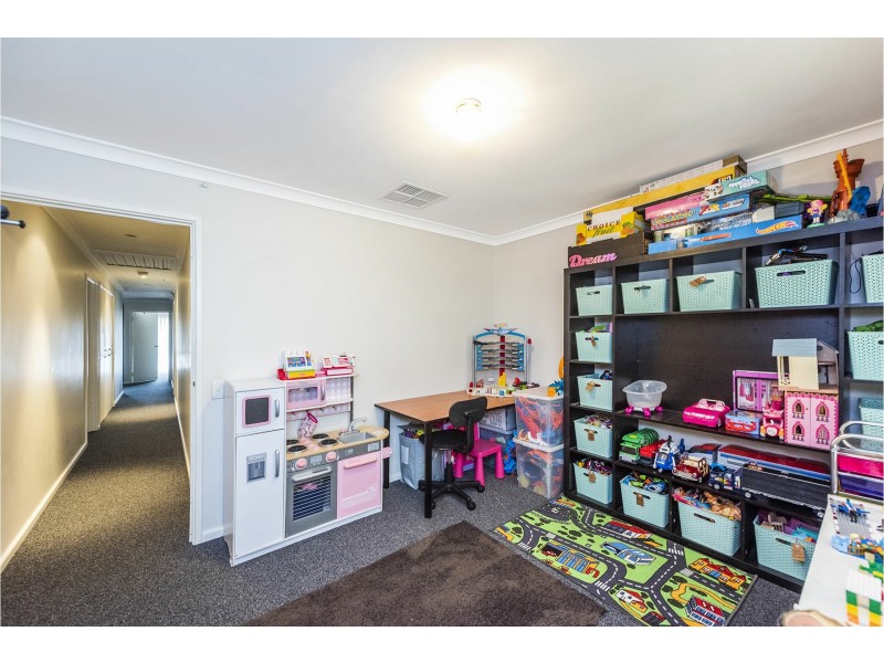 32 Almond Way, Forrestfield WA 6058