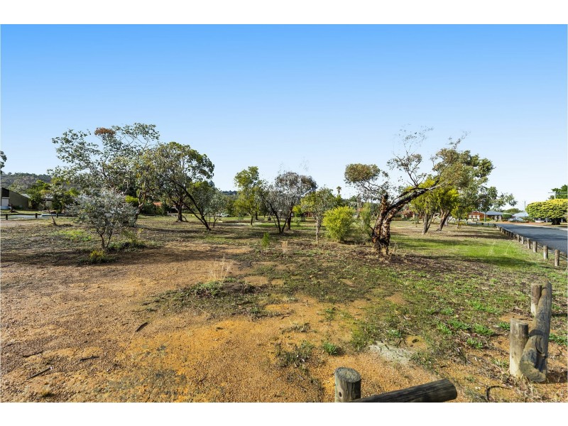 32 Almond Way, Forrestfield WA 6058