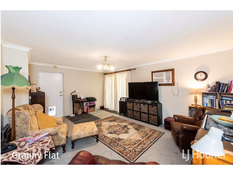 32 Almond Way, Forrestfield WA 6058