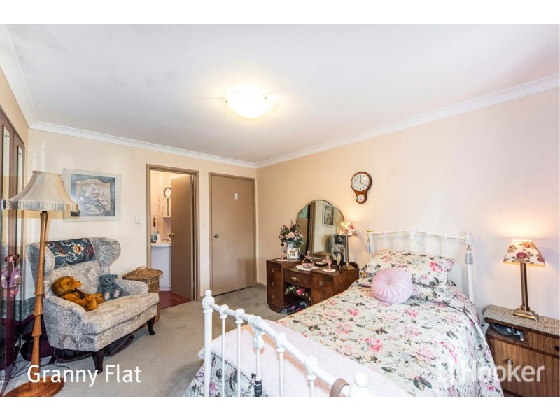 32 Almond Way, Forrestfield WA 6058