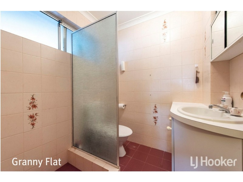 32 Almond Way, Forrestfield WA 6058