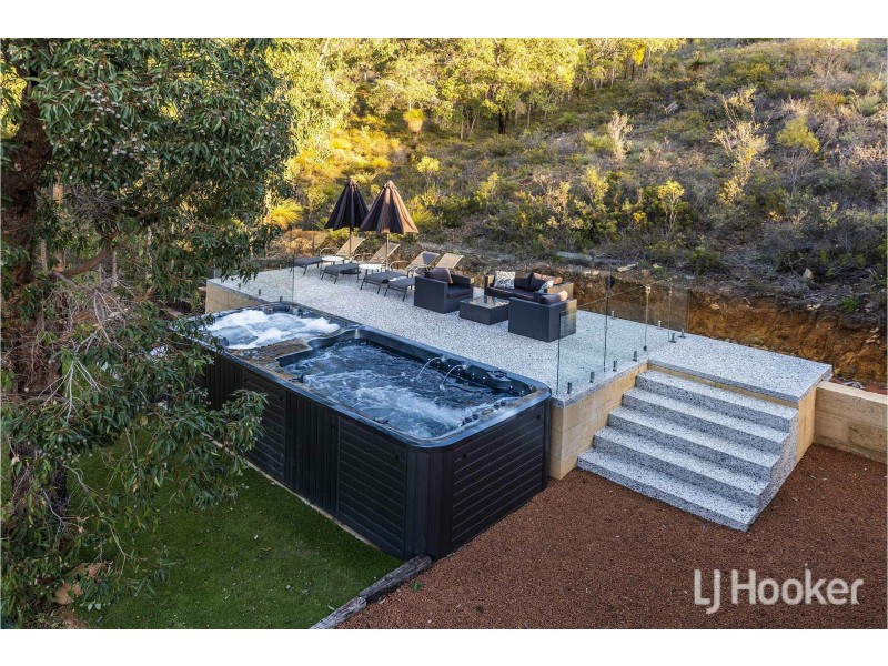 40 Persimmon Place, Kalamunda WA 6076