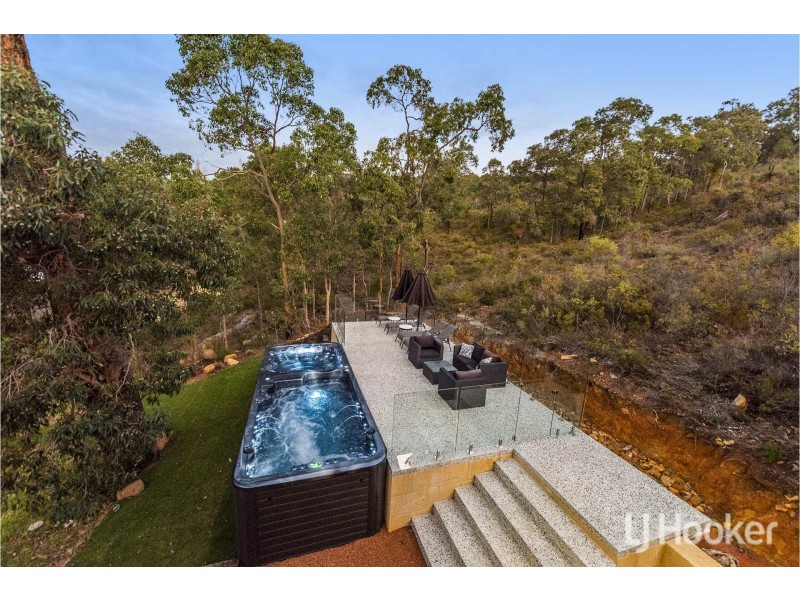 40 Persimmon Place, Kalamunda WA 6076