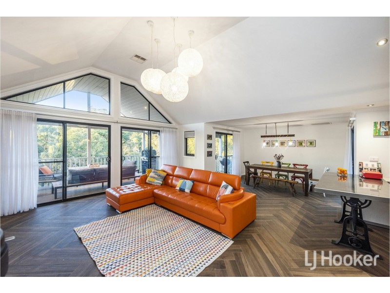 40 Persimmon Place, Kalamunda WA 6076