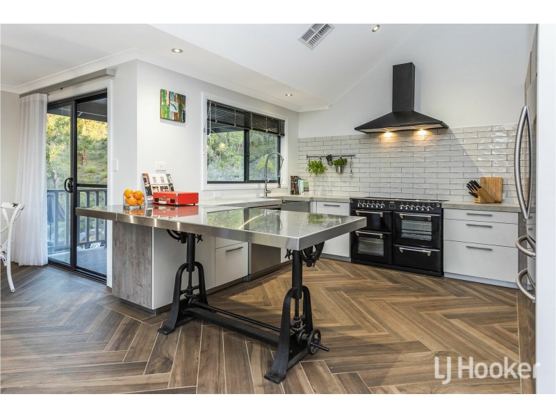 40 Persimmon Place, Kalamunda WA 6076