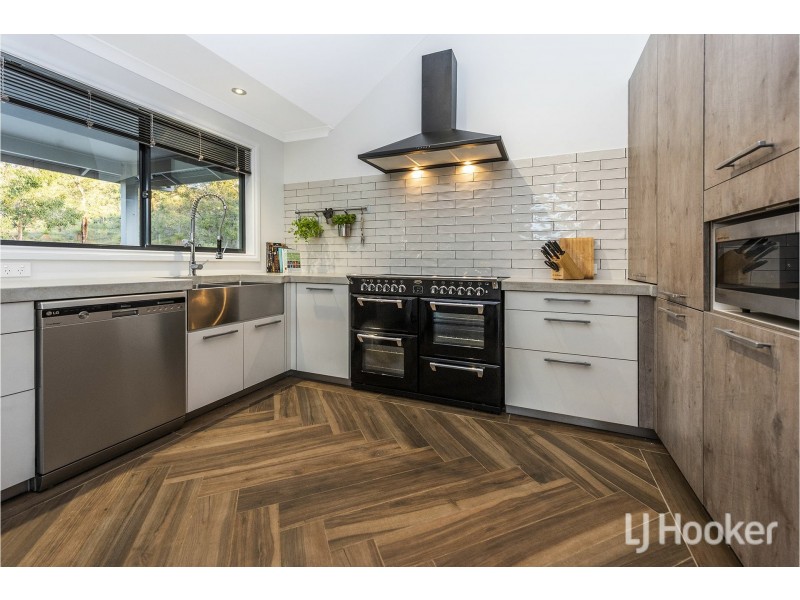 40 Persimmon Place, Kalamunda WA 6076