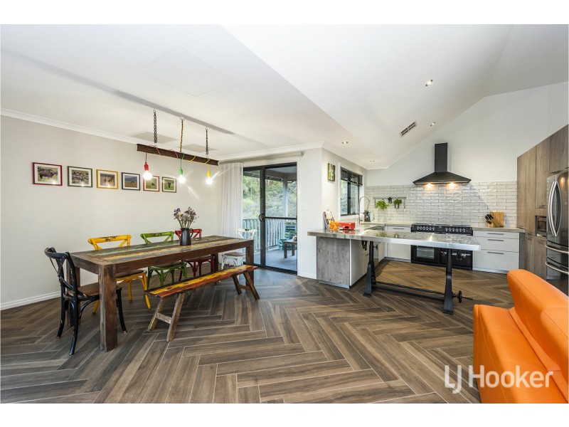 40 Persimmon Place, Kalamunda WA 6076