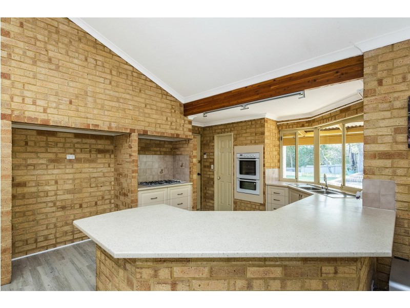 17 Robins Road, Kalamunda WA 6076