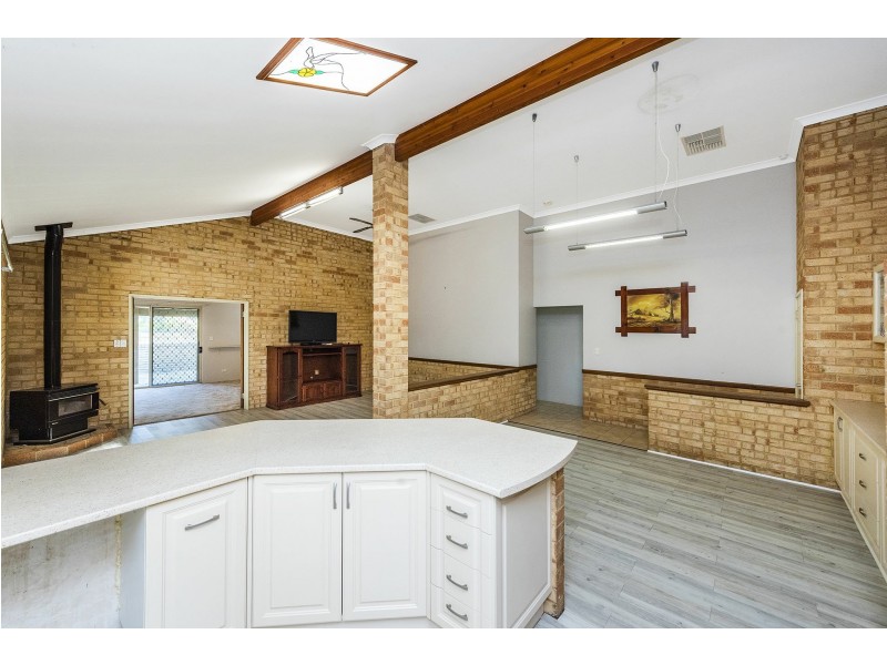 17 Robins Road, Kalamunda WA 6076