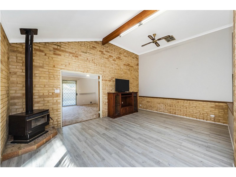 17 Robins Road, Kalamunda WA 6076