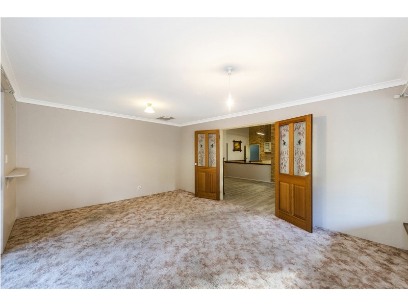 17 Robins Road, Kalamunda WA 6076