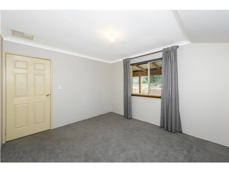 17 Robins Road, Kalamunda WA 6076