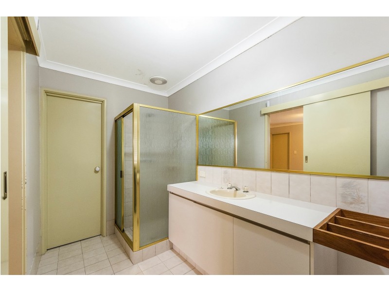 17 Robins Road, Kalamunda WA 6076