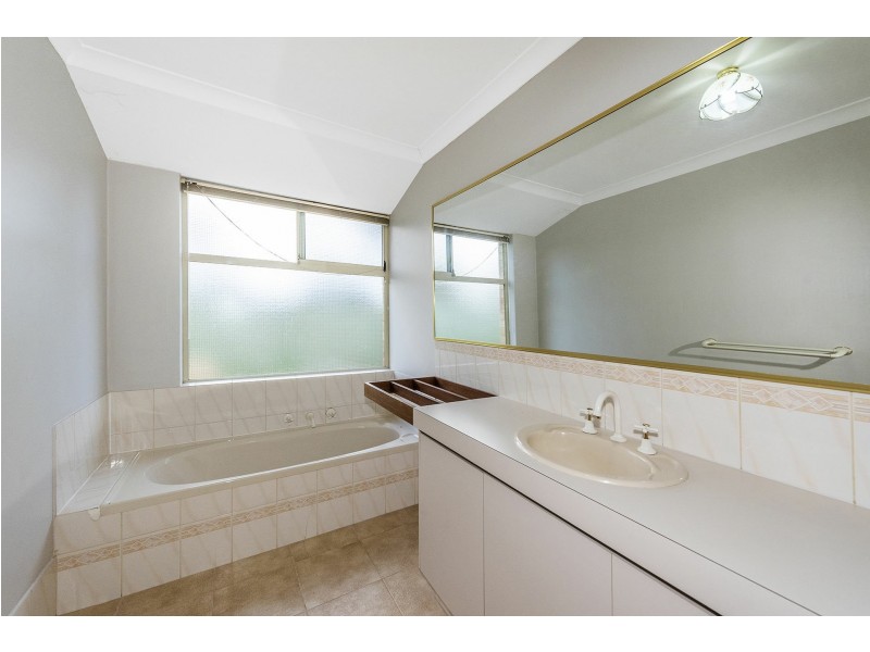 17 Robins Road, Kalamunda WA 6076