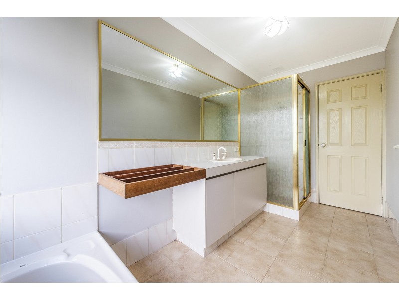 17 Robins Road, Kalamunda WA 6076