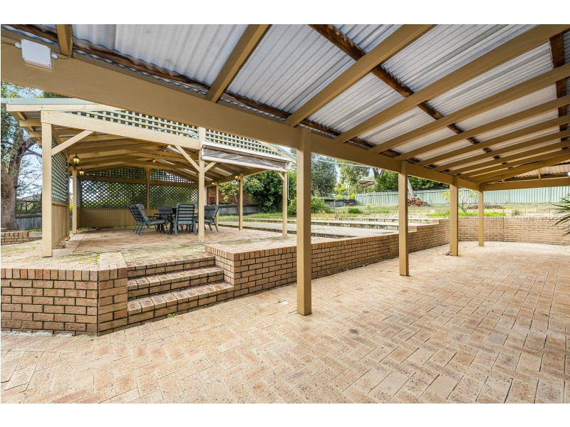 17 Robins Road, Kalamunda WA 6076