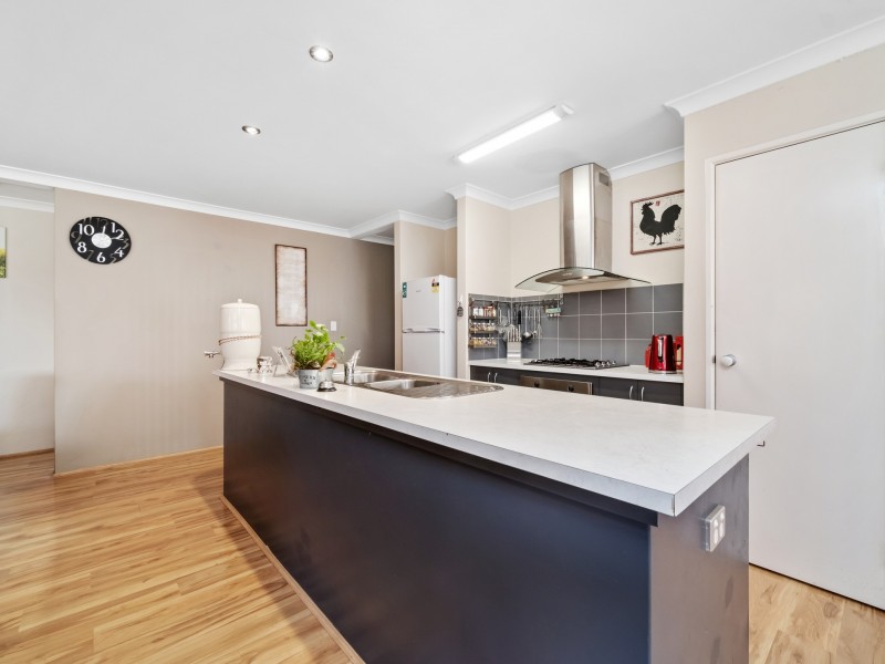 9 Banks Place, High Wycombe WA 6057