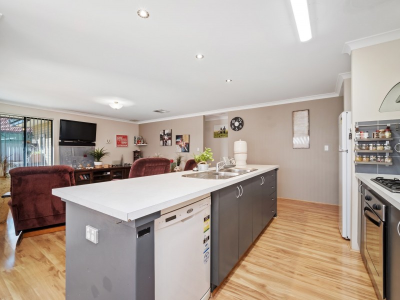 9 Banks Place, High Wycombe WA 6057