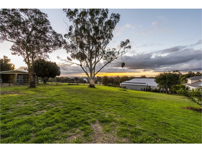 10A Simeon Close, Kalamunda WA 6076