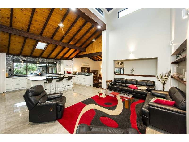 10A Simeon Close, Kalamunda WA 6076