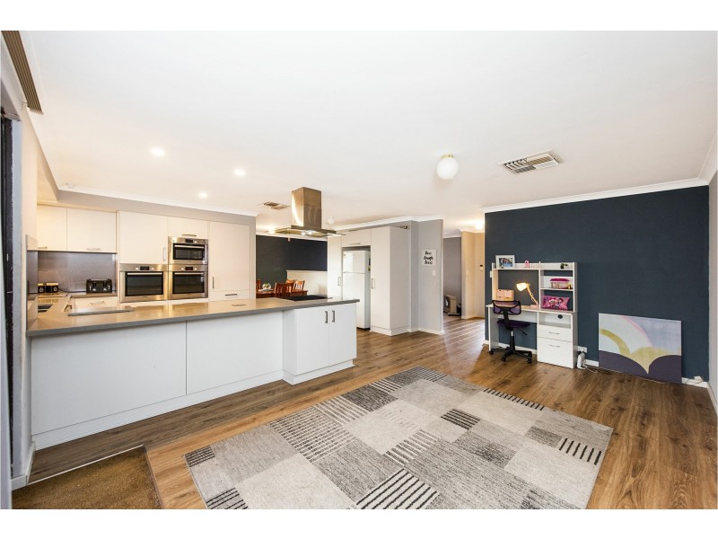 5 Emu Court, High Wycombe WA 6057