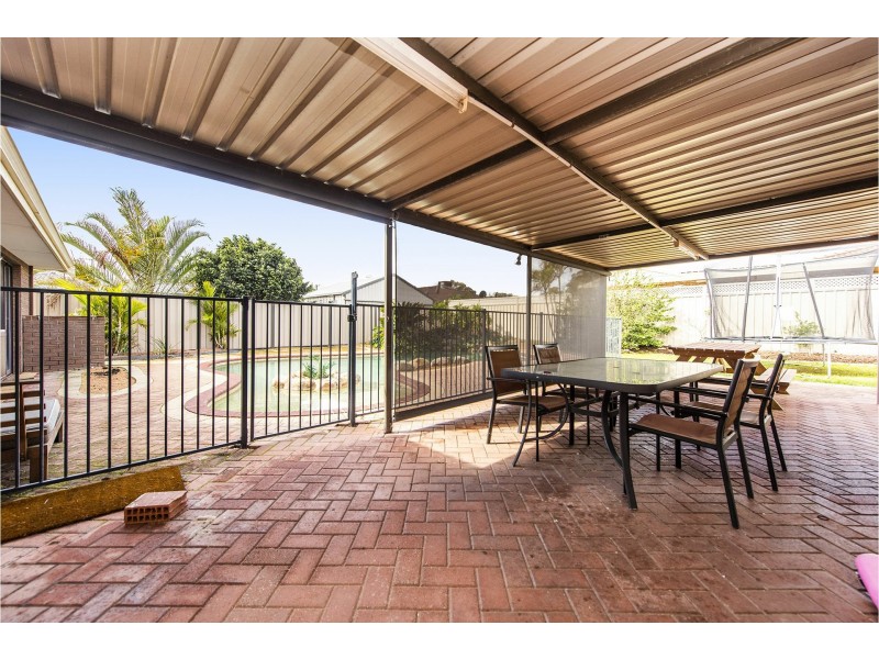 5 Emu Court, High Wycombe WA 6057