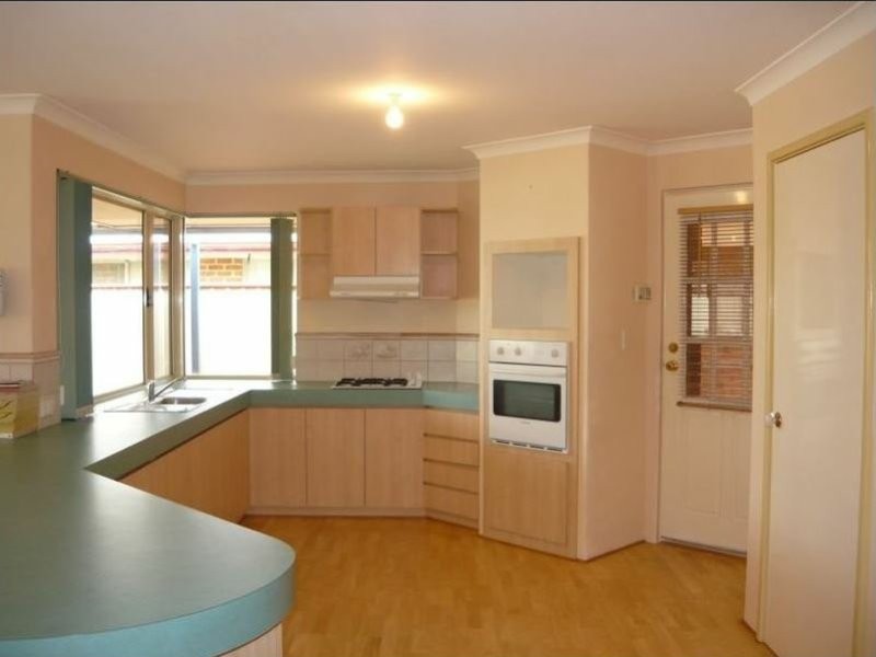 10 Zircon, Maida Vale WA 6057