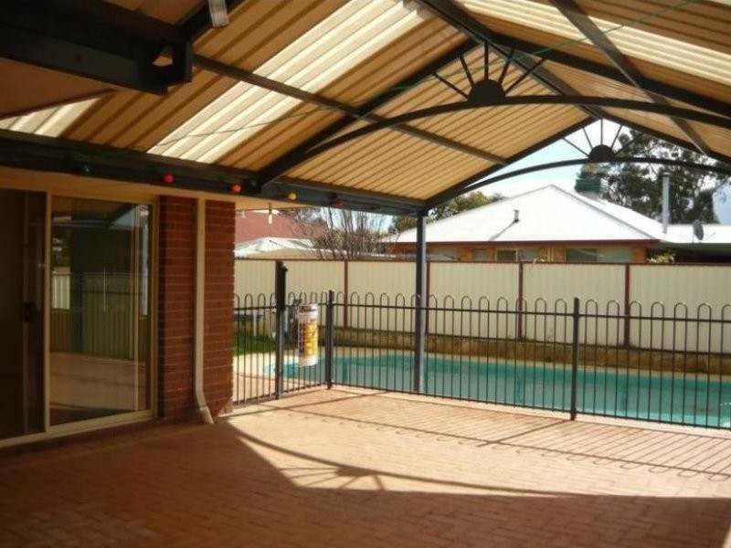 10 Zircon, Maida Vale WA 6057