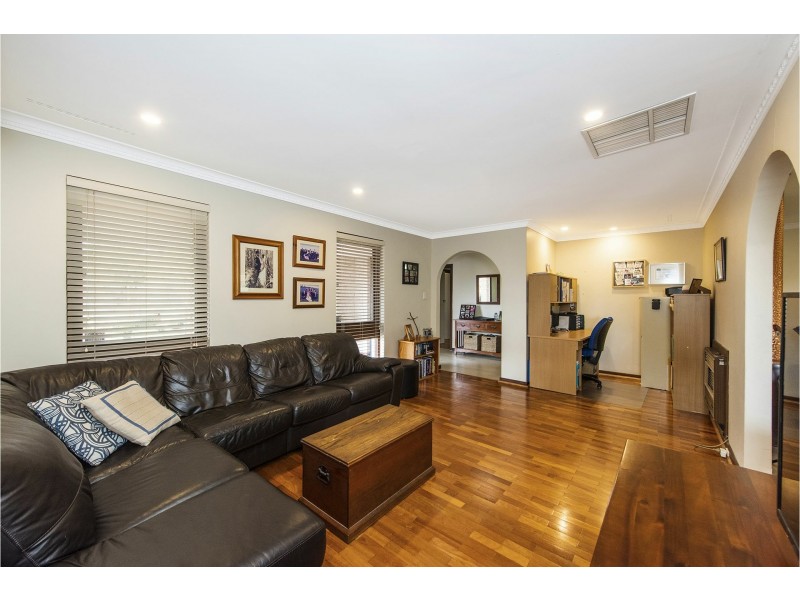 55 Chislehurst Road, Lesmurdie WA 6076