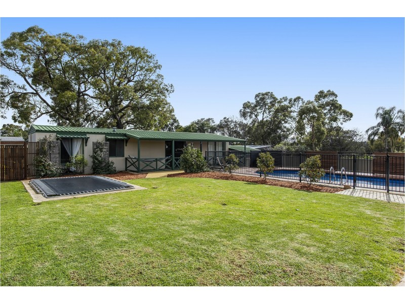 55 Chislehurst Road, Lesmurdie WA 6076