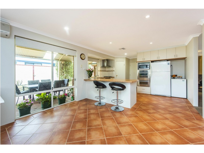 53 Lambertia Crescent, High Wycombe WA 6057