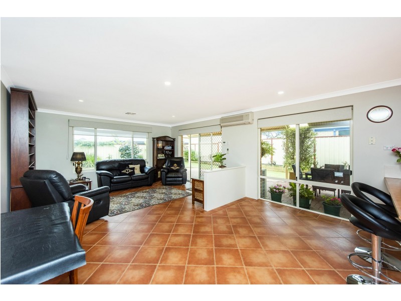 53 Lambertia Crescent, High Wycombe WA 6057