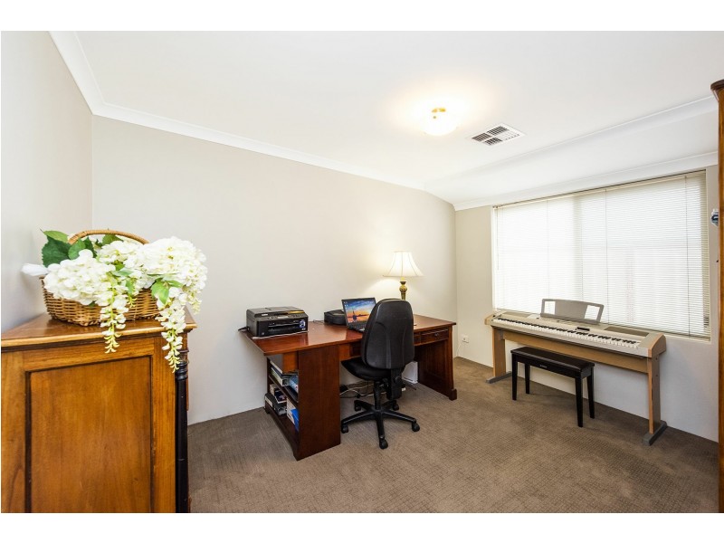 53 Lambertia Crescent, High Wycombe WA 6057