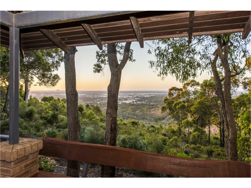 24 Bolt Court, Lesmurdie WA 6076