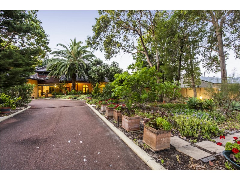 24 Bolt Court, Lesmurdie WA 6076