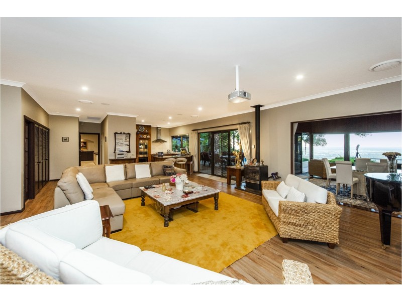 24 Bolt Court, Lesmurdie WA 6076