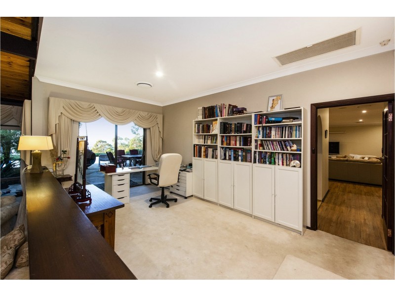 24 Bolt Court, Lesmurdie WA 6076