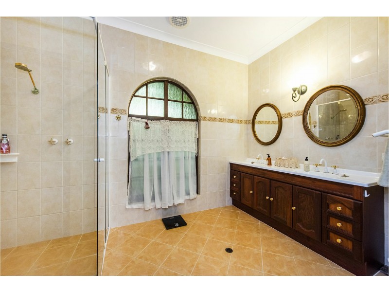 24 Bolt Court, Lesmurdie WA 6076