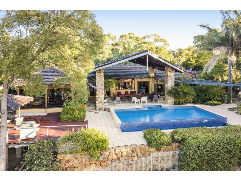 24 Bolt Court, Lesmurdie WA 6076