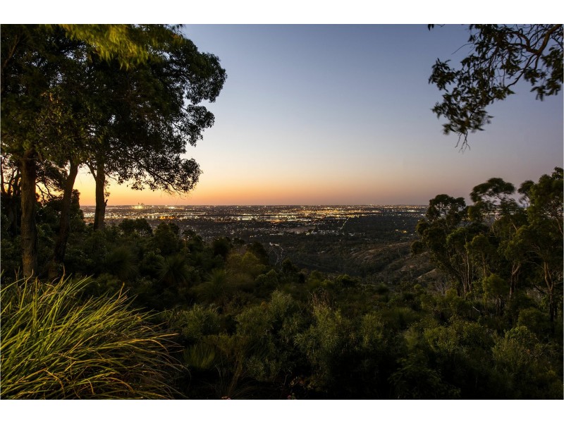 24 Bolt Court, Lesmurdie WA 6076