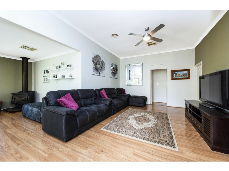 9 Tungsten Court, Forrestfield WA 6058