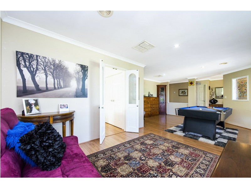 9 Tungsten Court, Forrestfield WA 6058