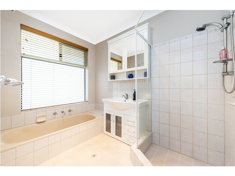 9 Tungsten Court, Forrestfield WA 6058