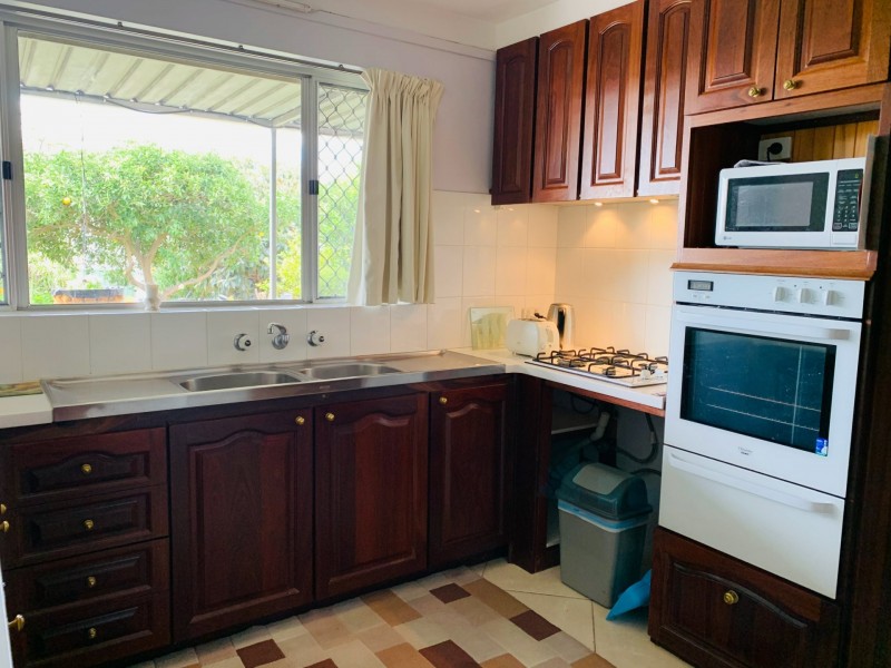 10 Elmwood Crescent, Lesmurdie WA 6076