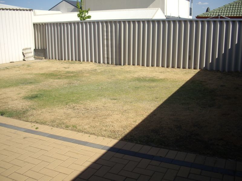 16 Tuscany Place, Caversham WA 6055