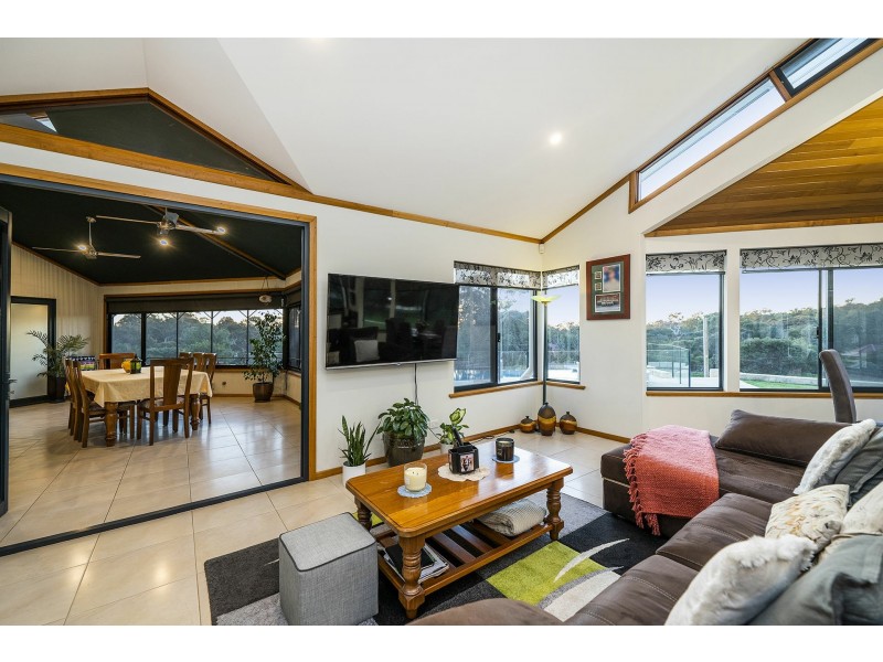 165 Ridge Hill Road, Gooseberry Hill WA 6076