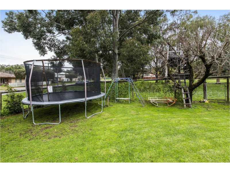 17 Nangkita Road, Lesmurdie WA 6076