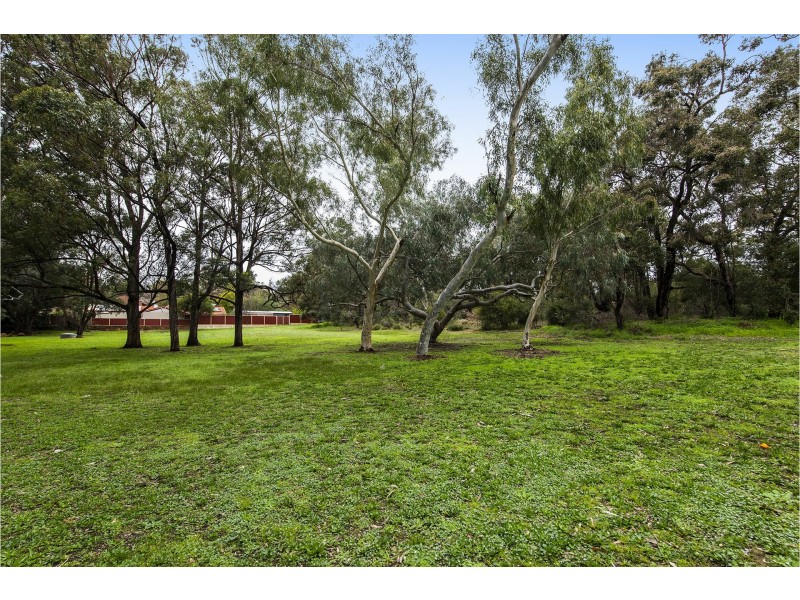 17 Nangkita Road, Lesmurdie WA 6076