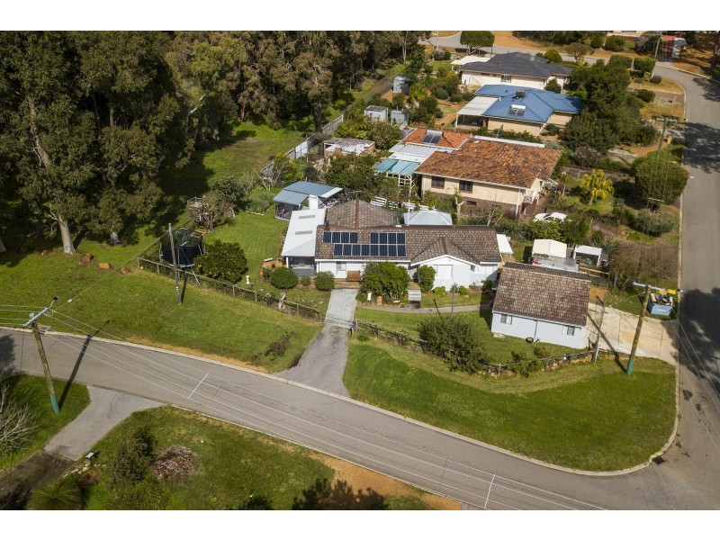 17 Nangkita Road, Lesmurdie WA 6076