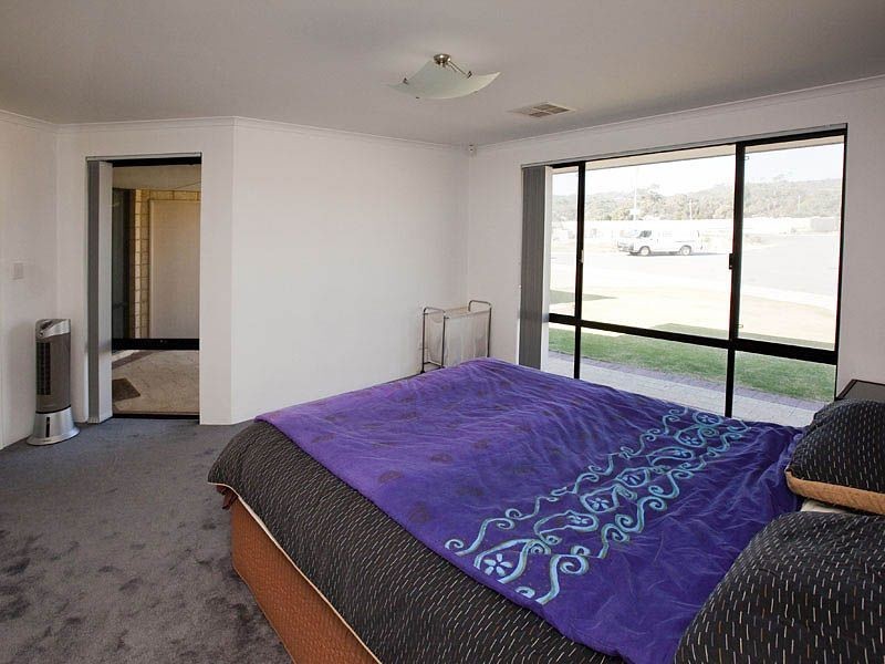 63 Myerson Crescent, Maida Vale WA 6057